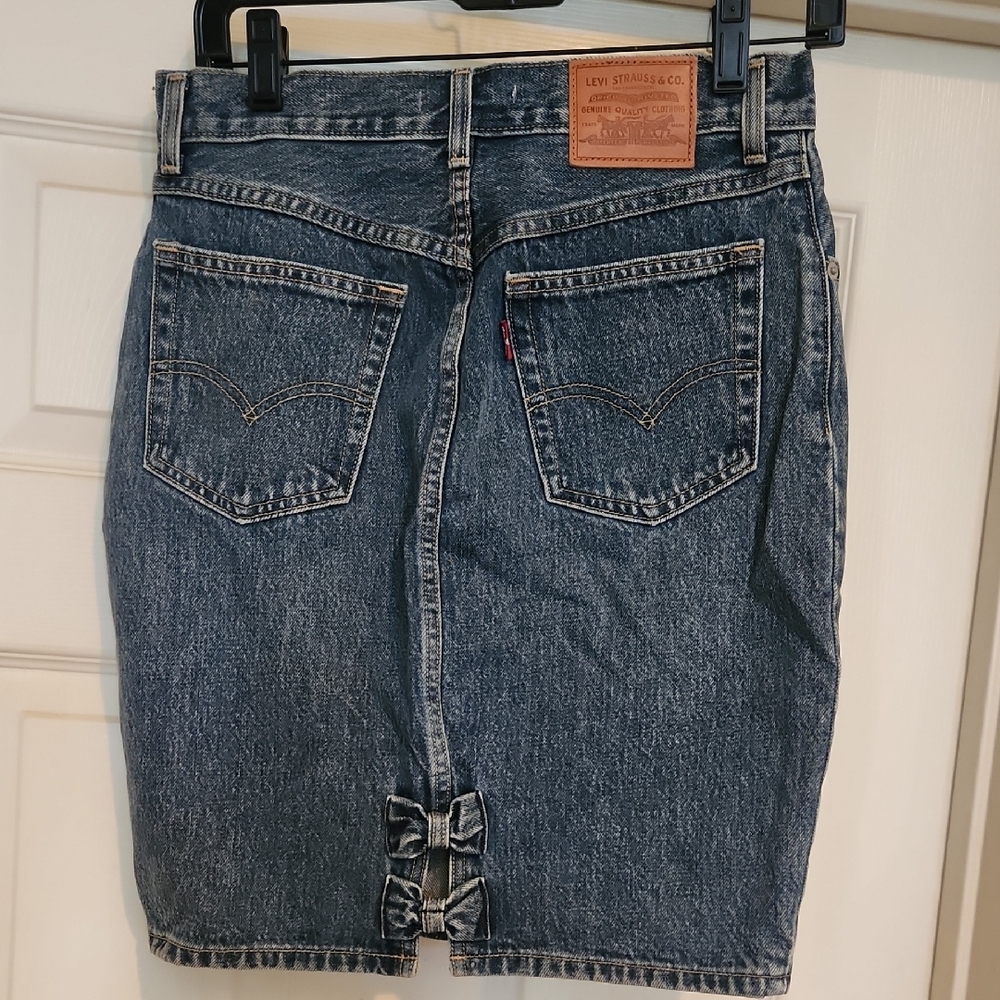 Levi's Classic Blue Denim Skirt - Picture 2 of 6